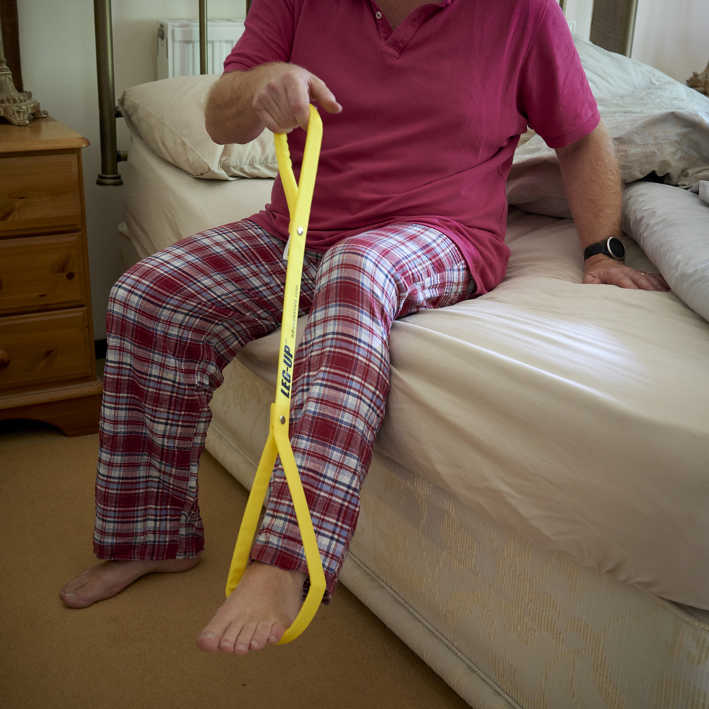 ecovering from post surgery or suffer from immobile or stiff legs,Use independently from a seated or lying position. Designed to help lift your leg when you need to re-position. In and out of bed, the bath, the car or a wheelchair, or simply just putting your feet up